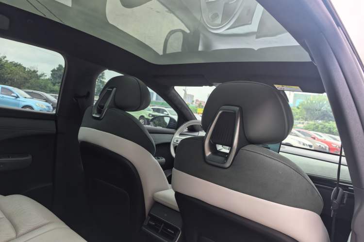 Used Nissan N7 2025 625 Max Headliner