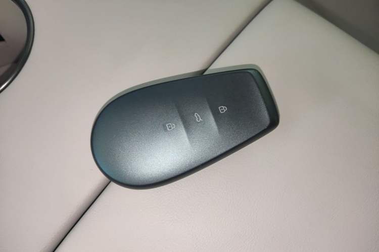 Used Nissan N7 2025 625 Max Interior 1