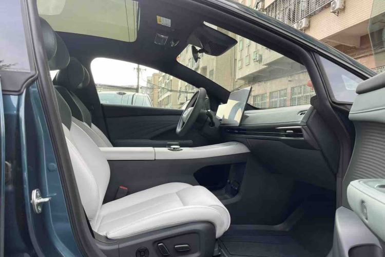 Used Nissan N7 2025 625 Max Interior 10