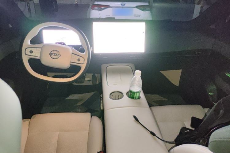 Used Nissan N7 2025 625 Max Interior 2