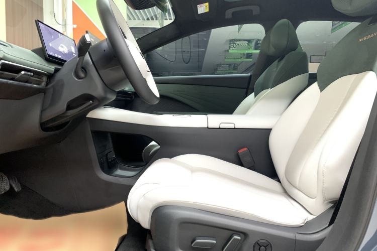 Used Nissan N7 2025 510 Max Interior 2