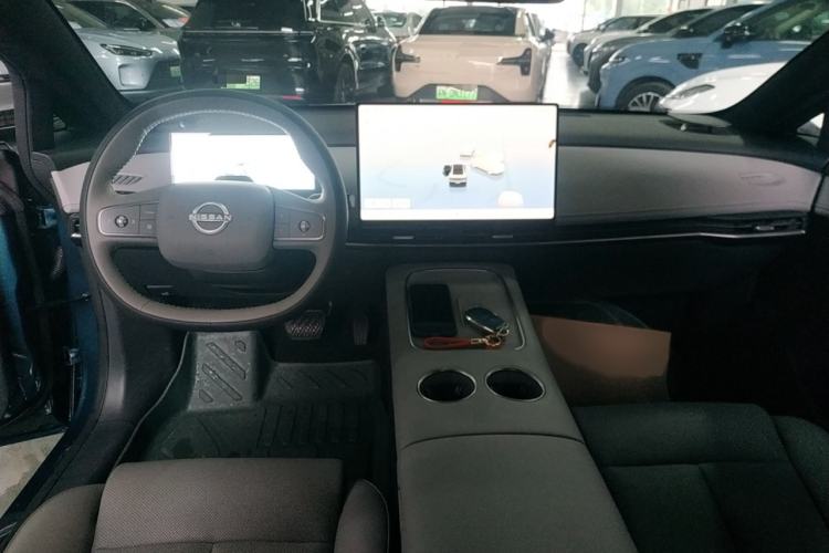 Used Nissan N7 2025 625 Max Interior 2
