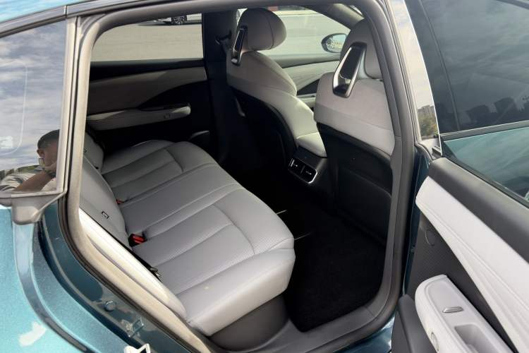 Used Nissan N7 2025 625 Max Interior 2