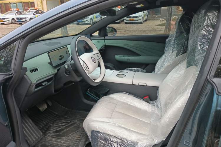 Used Nissan N7 2025 625 Max Interior 2