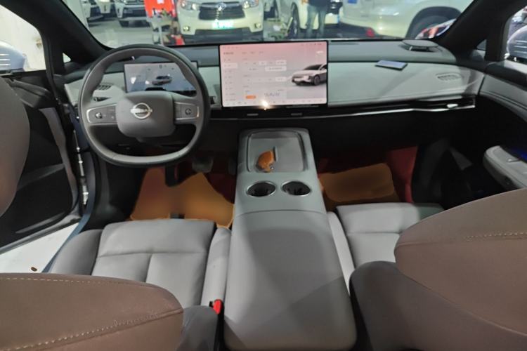 Used Nissan N7 2025 510 Max Interior 2