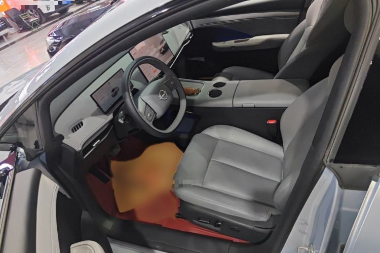 Used Nissan N7 2025 510 Max Interior 3