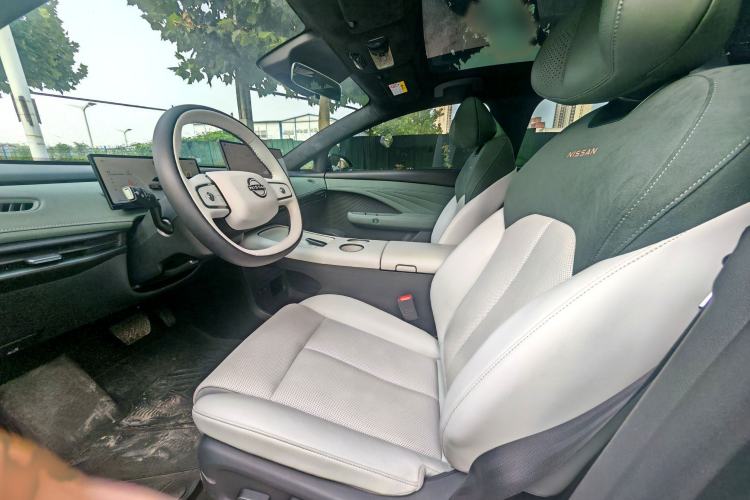 Used Nissan N7 2025 625 Max Interior 4