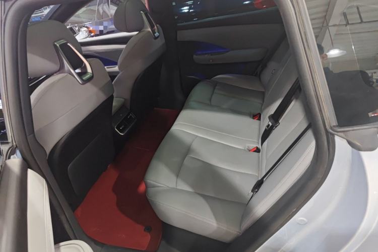 Used Nissan N7 2025 510 Max Interior 4