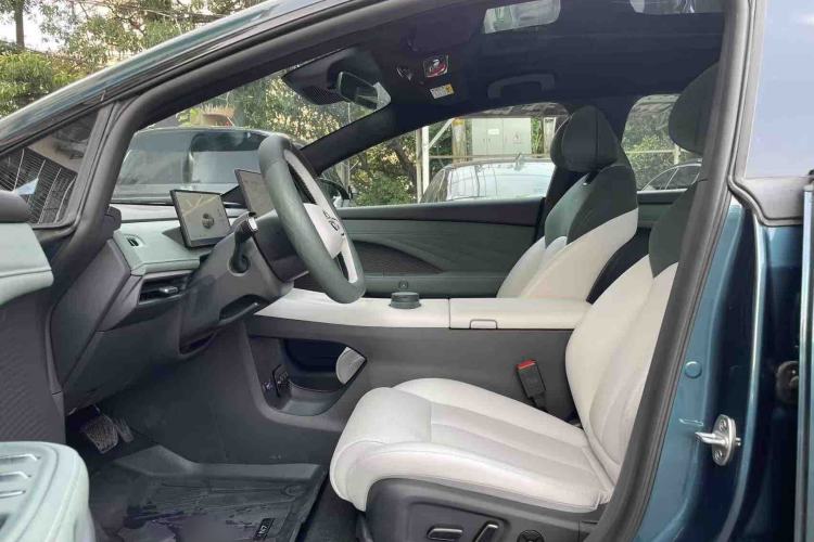 Used Nissan N7 2025 625 Max Interior 6