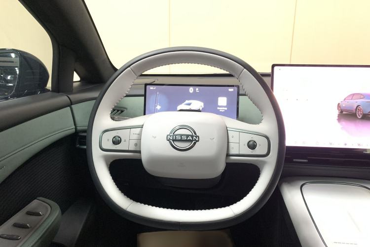 Used Nissan N7 2025 510 Max Interior 7