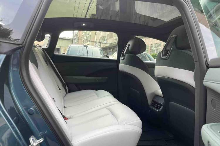 Used Nissan N7 2025 625 Max Interior 8