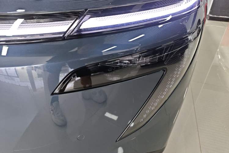 Used Nissan N7 2025 625 Max Left Front Headlight