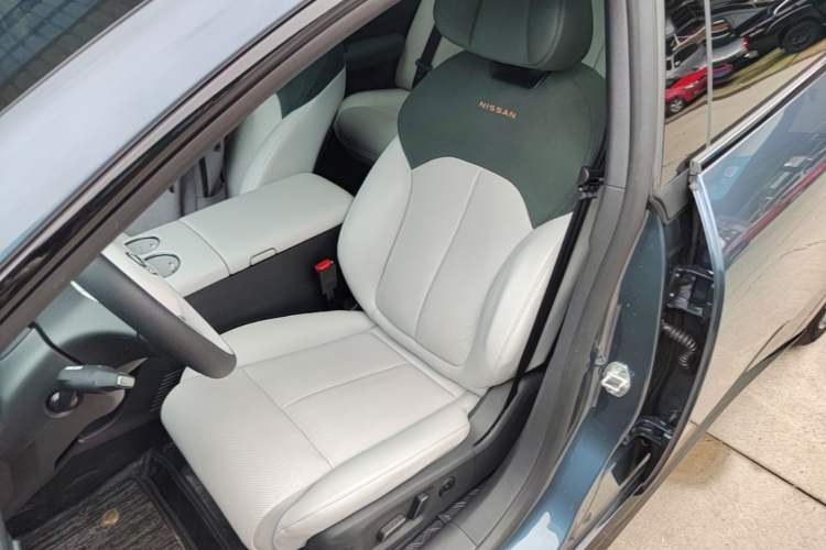 Used Nissan N7 2025 625 Max Left Front Seat