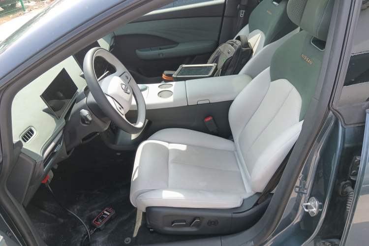 Used Nissan N7 2025 625 Max Left Front Seat