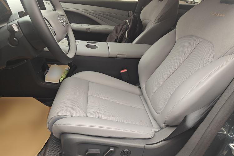 Used Nissan N7 2025 625 Max Left Front Seat