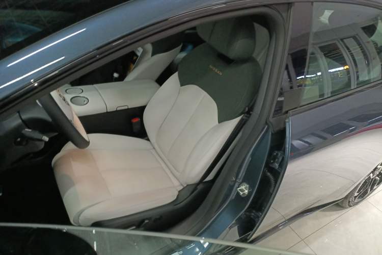 Used Nissan N7 2025 625 Max Left Front Seat