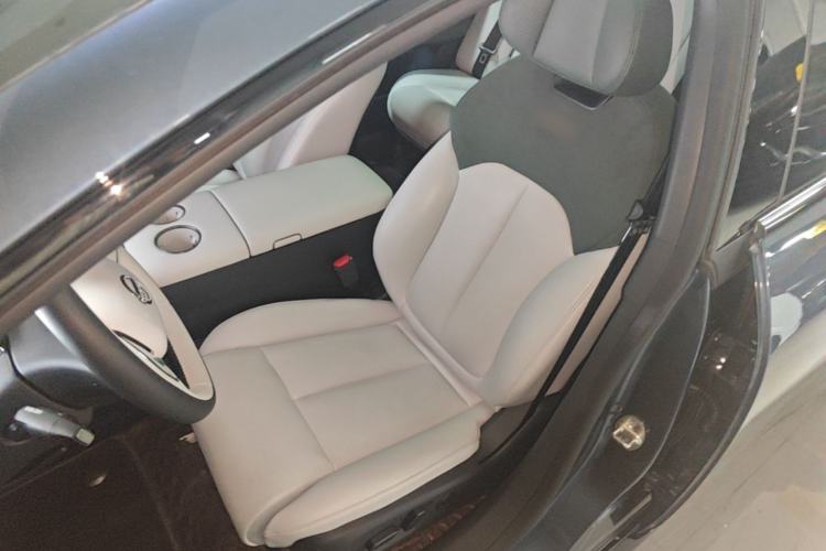 Used Nissan N7 2025 625 Max Left Front Seat