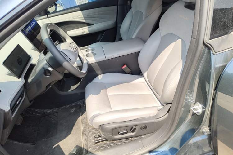 Used Nissan N7 2025 625 Max Left Front Seat