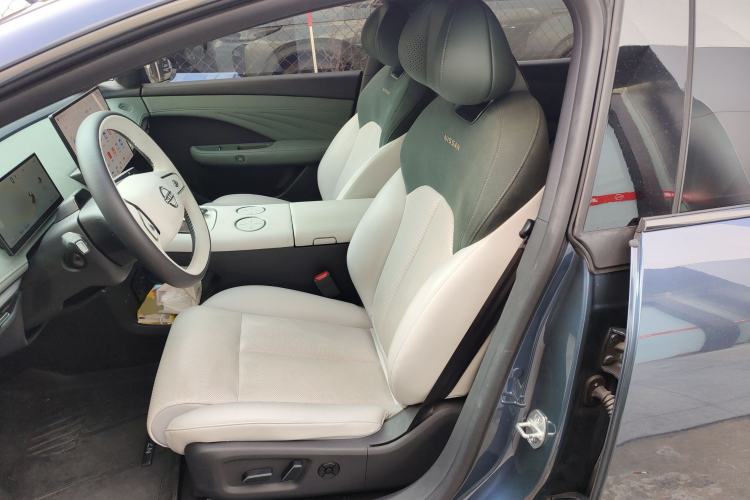 Used Nissan N7 2025 625 Max Left Front Seat