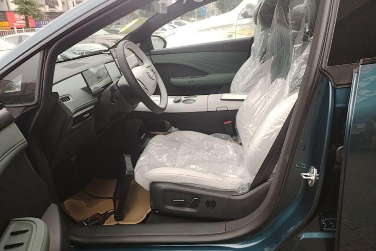 Used Nissan N7 2025 625 Pro Left Front Seat