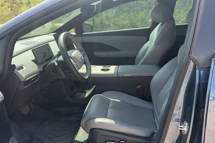 Used Nissan N7 2025 625 Max Left Front Seat