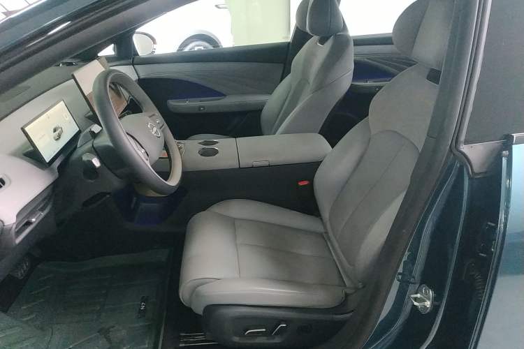 Used Nissan N7 2025 625 Max Left Front Seat
