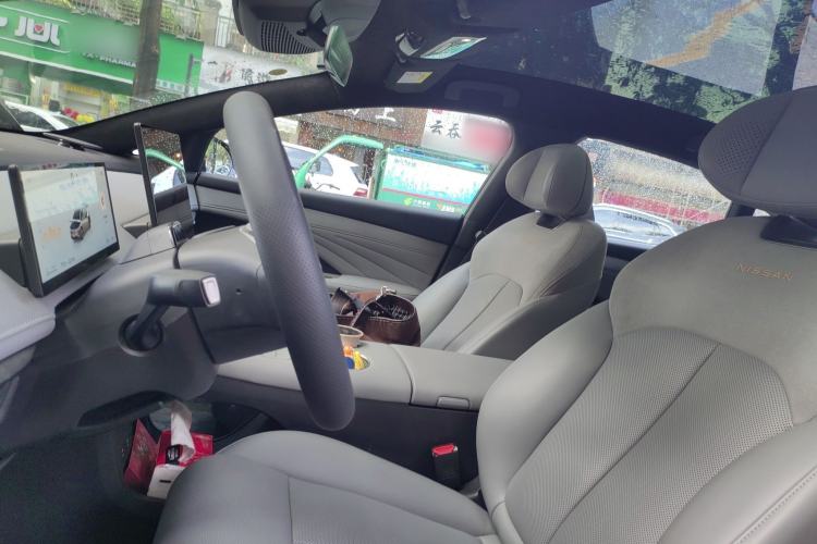 Used Nissan N7 2025 625 Max Left Front Seat
