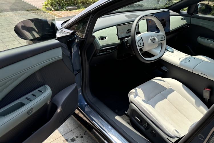 Used Nissan N7 2025 625 Max Left Front Seat