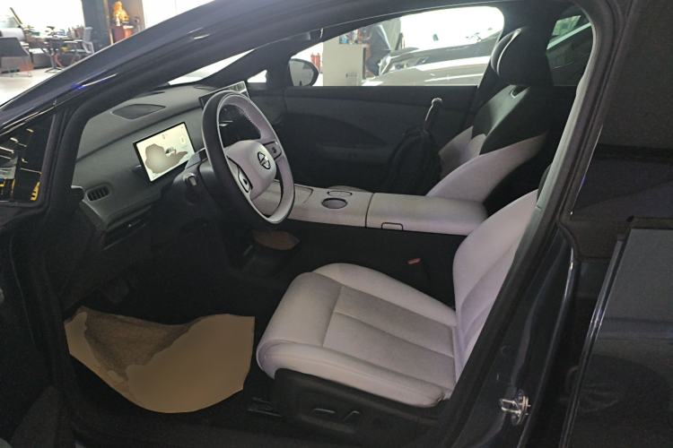 Used Nissan N7 2025 625 Max Left Front Seat