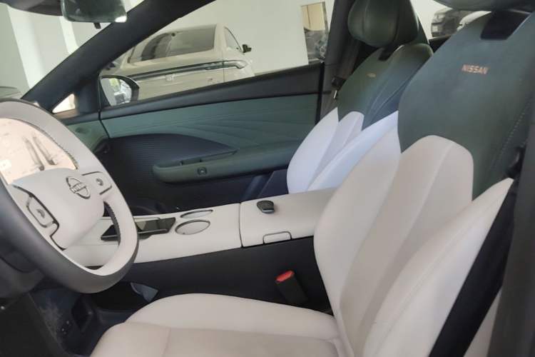 Used Nissan N7 2025 625 Max Left Front Seat