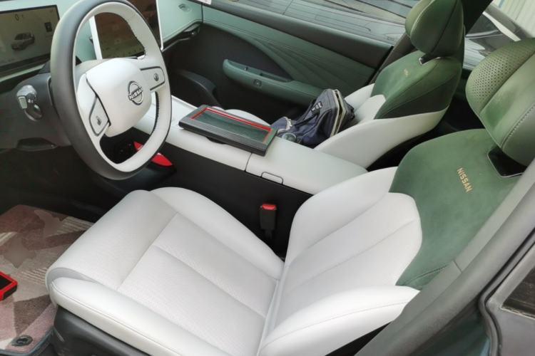 Used Nissan N7 2025 625 Max Left Front Seat