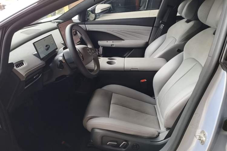 Used Nissan N7 2025 510 Max Left Front Seat