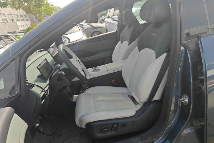 Used Nissan N7 2025 625 Max Left Front Seat