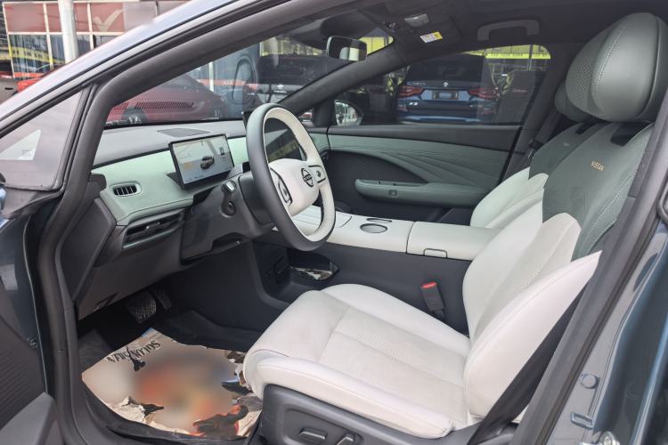 Used Nissan N7 2025 625 Max Left Front Seat