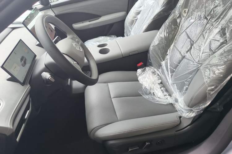 Used Nissan N7 2025 510 Pro Left Front Seat