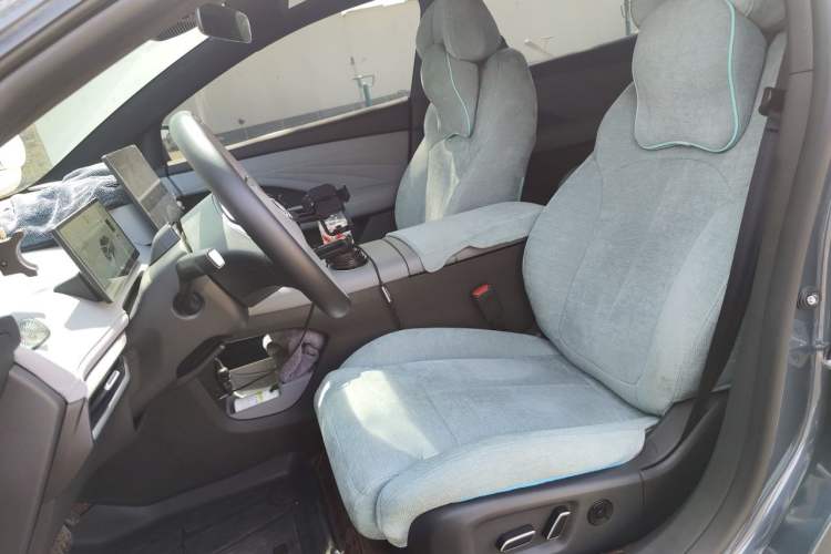 Used Nissan N7 2025 625 Max Left Front Seat