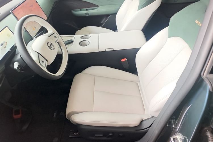 Used Nissan N7 2025 625 Max Left Front Seat