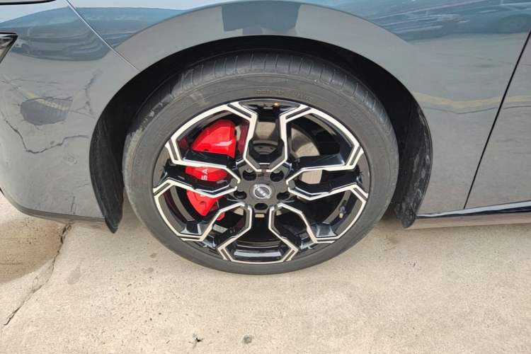 Used Nissan N7 2025 625 Max Left Front Wheel Hub