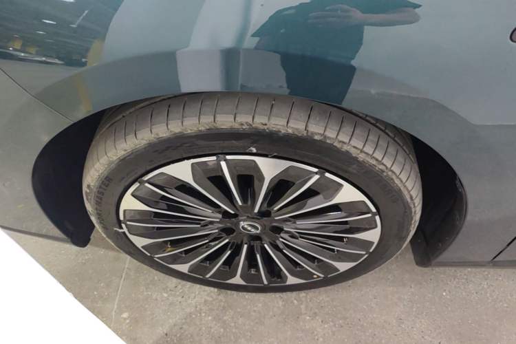 Used Nissan N7 2025 510 Pro Left Front Wheel Hub
