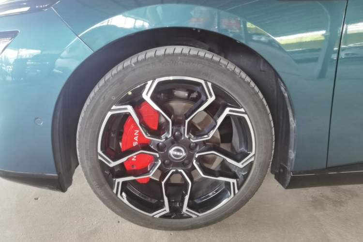 Used Nissan N7 2025 510 Max Left Front Wheel Hub