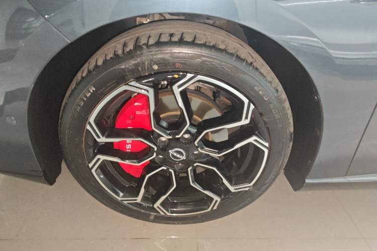 Used Nissan N7 2025 625 Max Left Front Wheel Hub