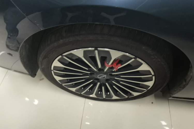 Used Nissan N7 2025 625 Max Left Front Wheel Hub