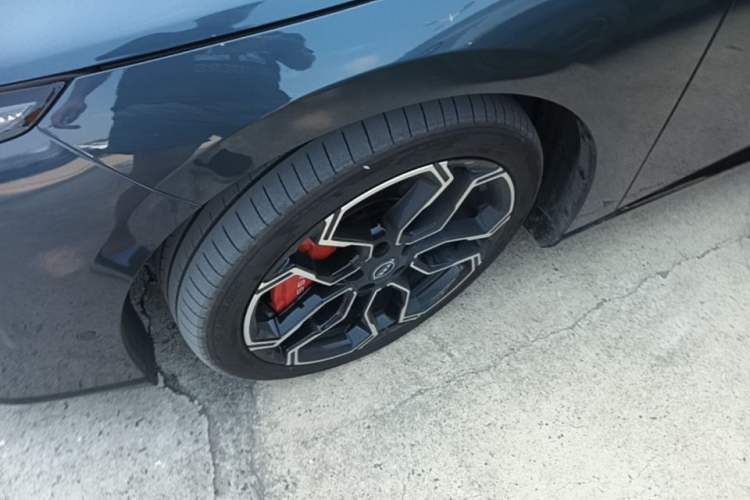 Used Nissan N7 2025 625 Max Left Front Wheel Hub