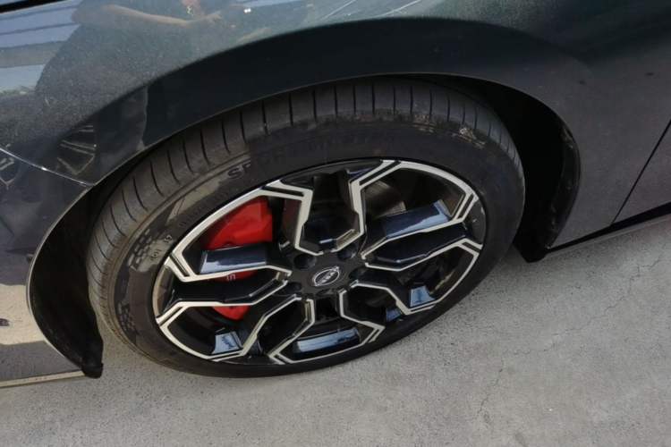 Used Nissan N7 2025 625 Max Left Front Wheel Hub