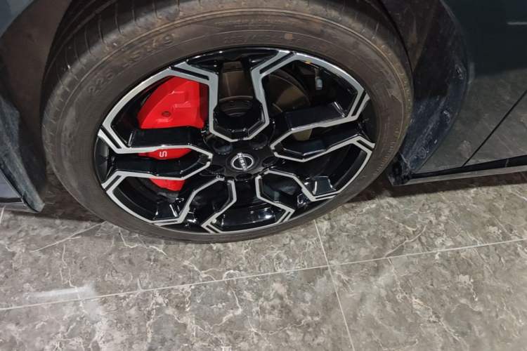 Used Nissan N7 2025 510 Pro Left Front Wheel Hub