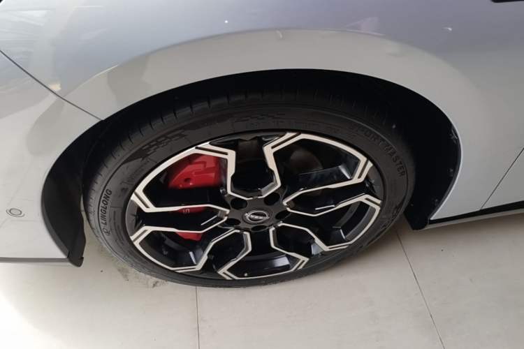 Used Nissan N7 2025 510 Max Left Front Wheel Hub