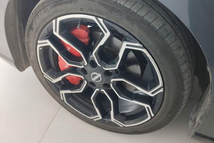 Used Nissan N7 2025 625 Max Left Front Wheel Hub