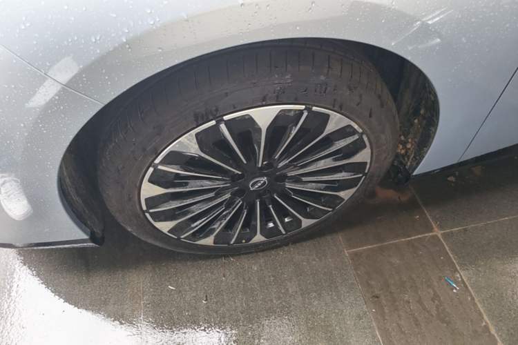 Used Nissan N7 2025 510 Pro Left Front Wheel Hub