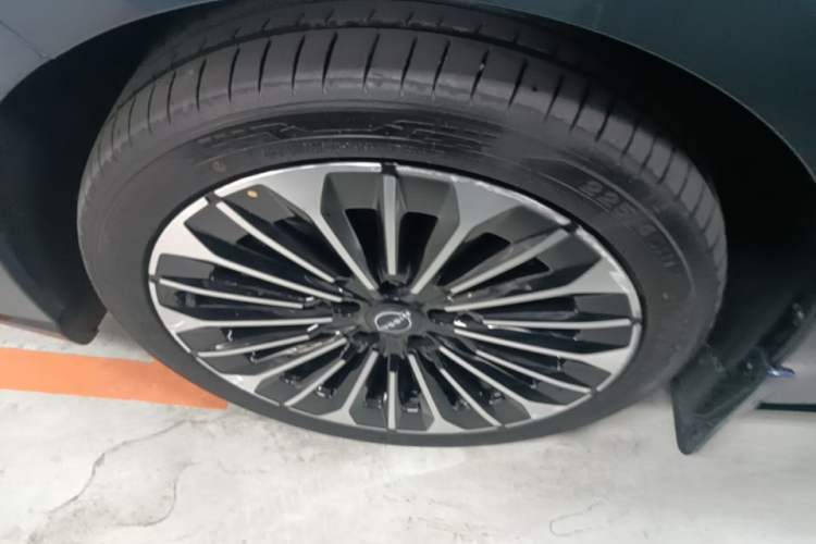 Used Nissan N7 2025 510 Pro Left Front Wheel Hub