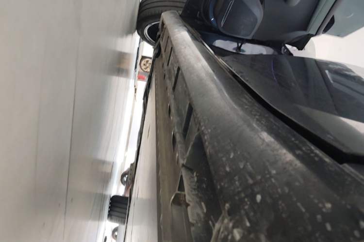 Used Nissan N7 2025 625 Max Left Side Sill